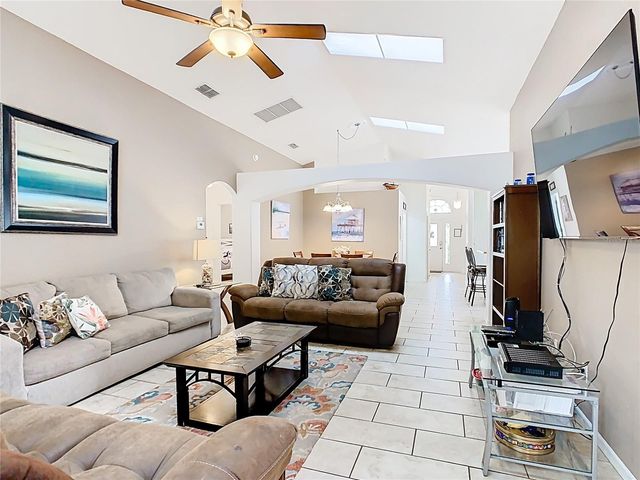 512 VIOLA DR, Davenport, FL 33837