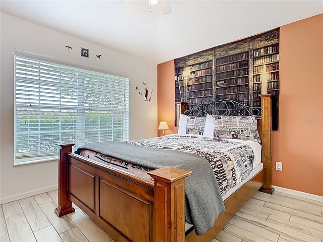 512 VIOLA DR, Davenport, FL 33837