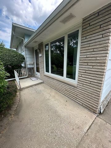 17871 Locust Street, Lansing, IL 60438