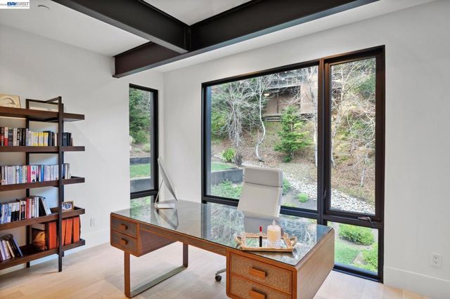 3 West Cir, Oakland, CA 94611