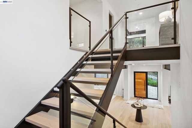 3 West Cir, Oakland, CA 94611