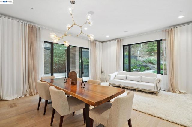 3 West Cir, Oakland, CA 94611