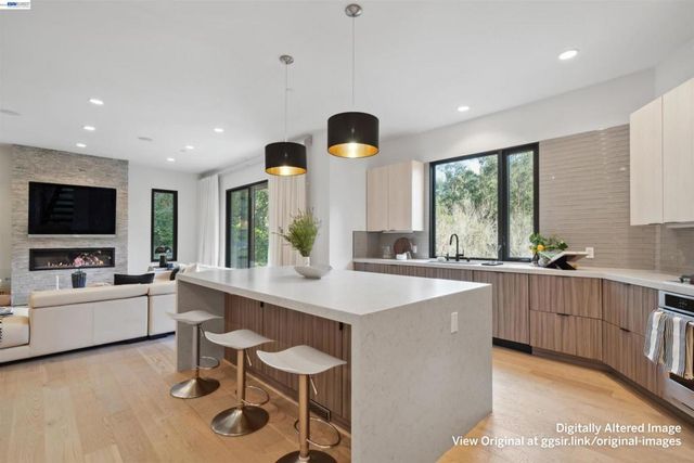 3 West Cir, Oakland, CA 94611