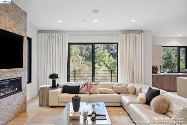 3 West Cir, Oakland, CA 94611