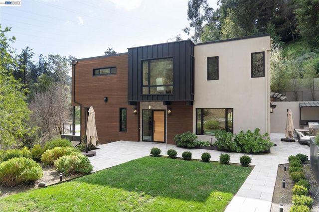 3 West Cir, Oakland, CA 94611