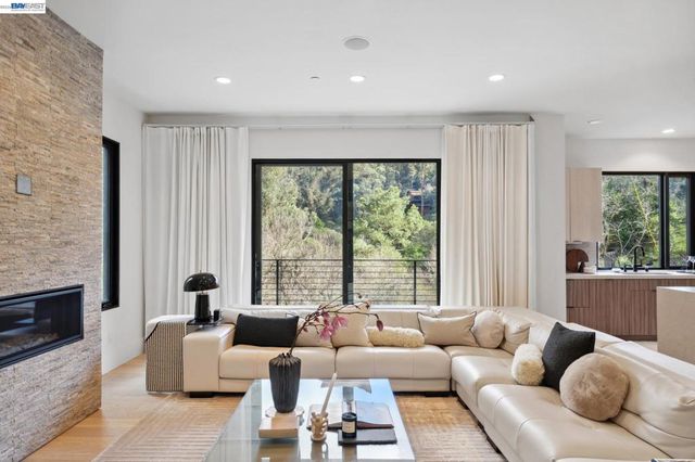 3 West Cir, Oakland, CA 94611