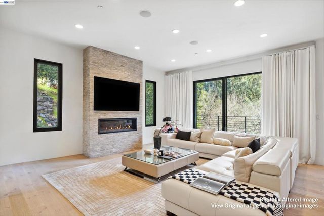 3 West Cir, Oakland, CA 94611