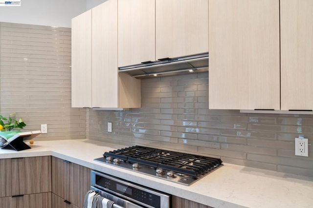 3 West Cir, Oakland, CA 94611