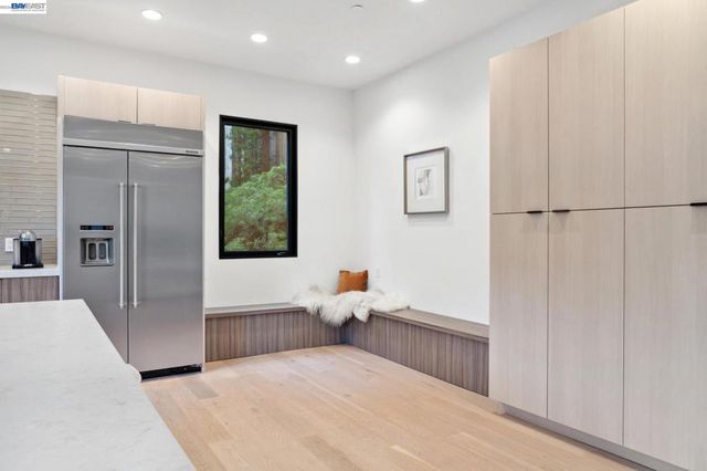 3 West Cir, Oakland, CA 94611