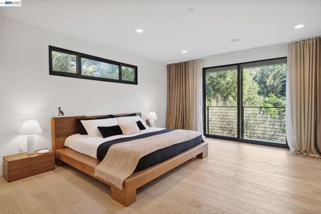 3 West Cir, Oakland, CA 94611