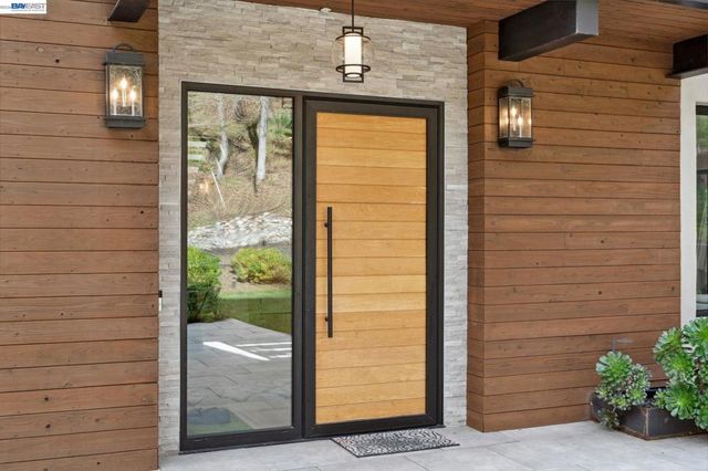 3 West Cir, Oakland, CA 94611