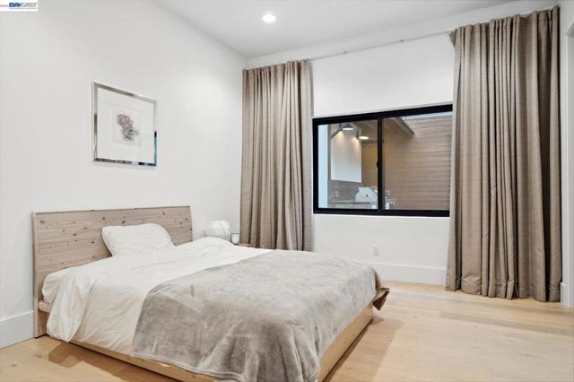 3 West Cir, Oakland, CA 94611