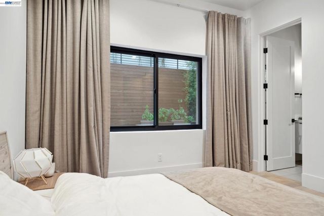 3 West Cir, Oakland, CA 94611