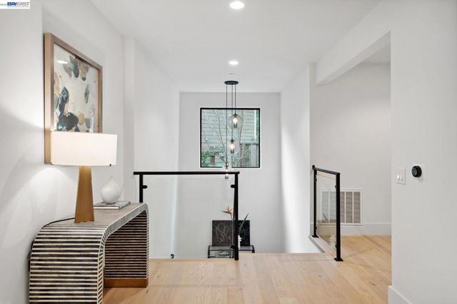 3 West Cir, Oakland, CA 94611