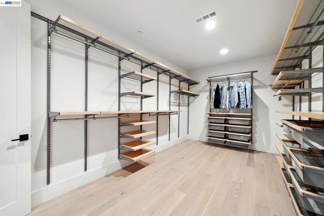 3 West Cir, Oakland, CA 94611