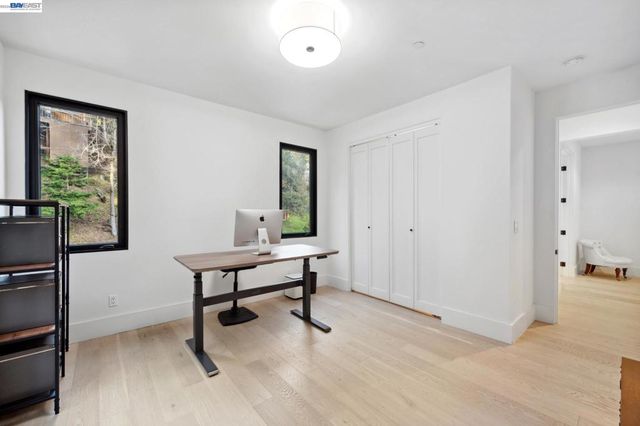 3 West Cir, Oakland, CA 94611