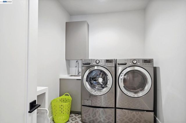 3 West Cir, Oakland, CA 94611