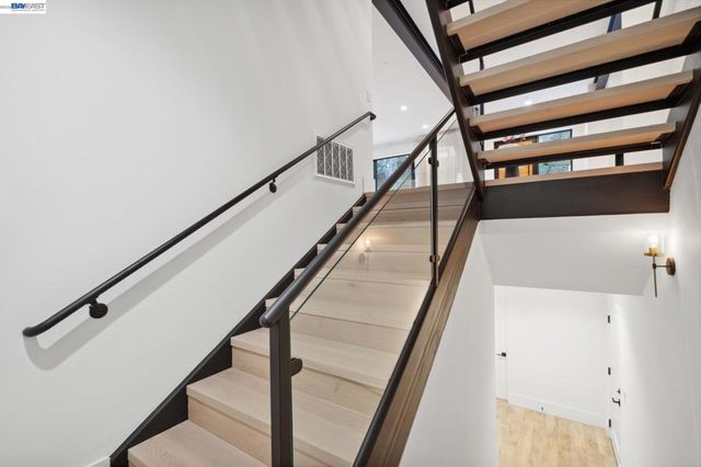 3 West Cir, Oakland, CA 94611