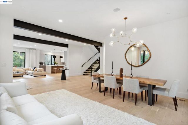 3 West Cir, Oakland, CA 94611