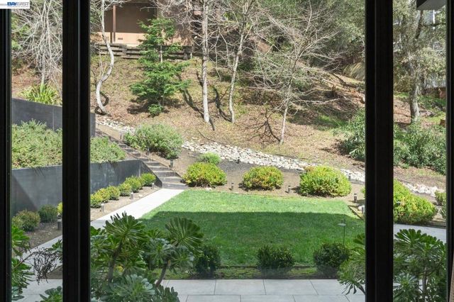 3 West Cir, Oakland, CA 94611