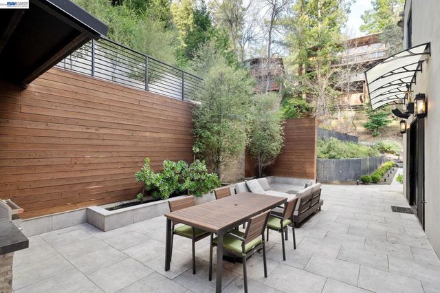 3 West Cir, Oakland, CA 94611