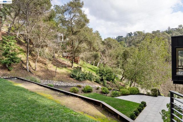 3 West Cir, Oakland, CA 94611