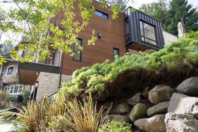 3 West Cir, Oakland, CA 94611