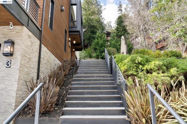 3 West Cir, Oakland, CA 94611