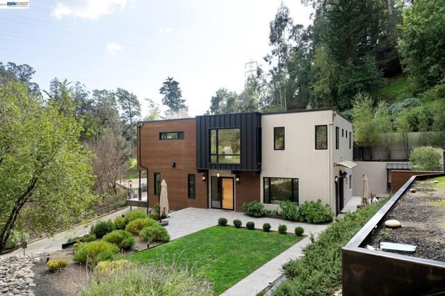 3 West Cir, Oakland, CA 94611