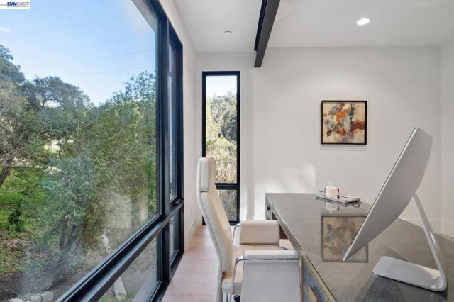 3 West Cir, Oakland, CA 94611