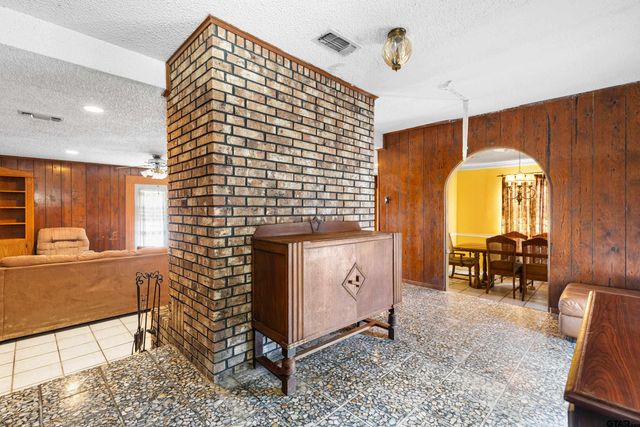 1749 CR 3225, Mount Pleasant, TX 75455