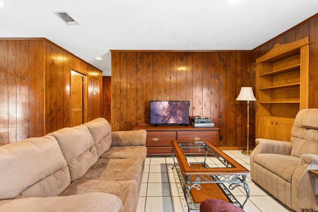 1749 CR 3225, Mount Pleasant, TX 75455