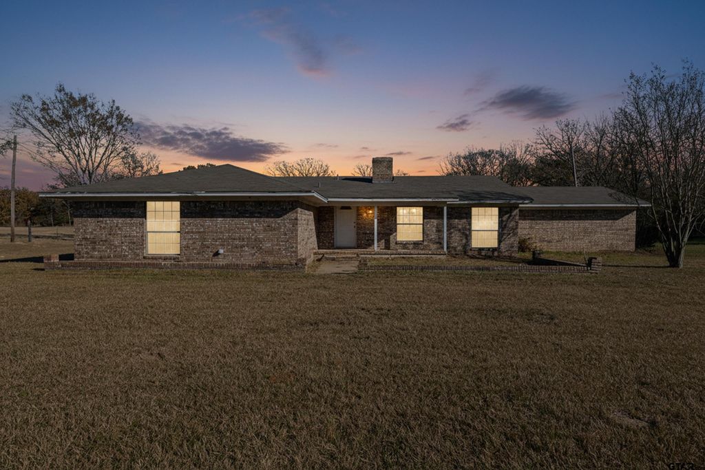 1749 CR 3225, Mount Pleasant, TX 75455