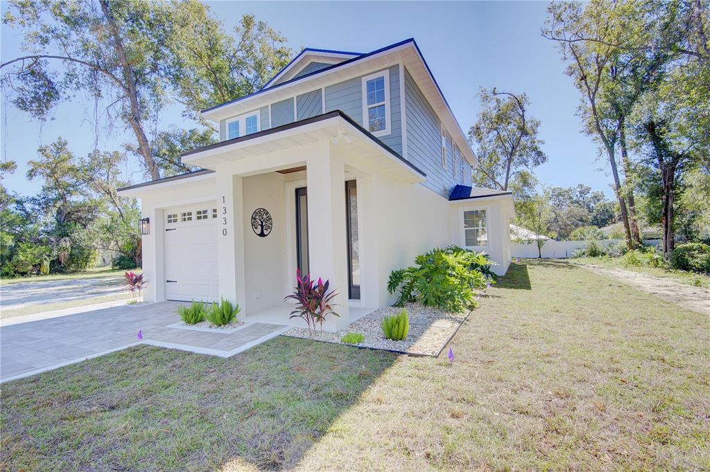 1330 E 9TH AVENUE, Mount Dora, FL 32757