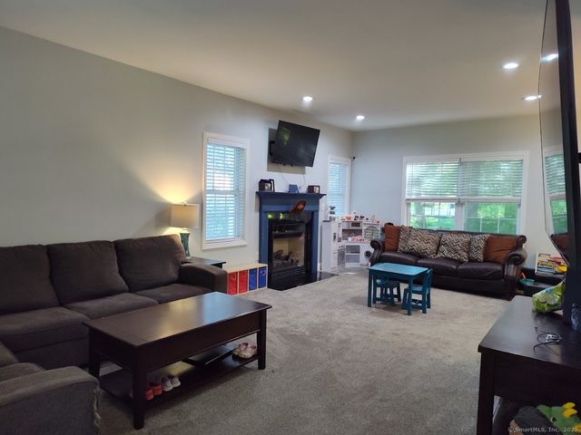 3 Cedar Ln Extension, Norwich, CT 06360