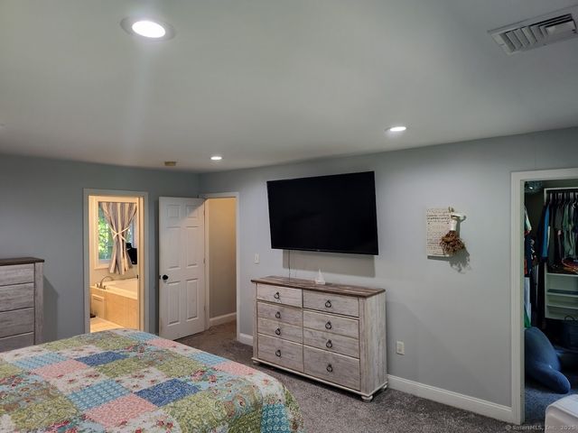 3 Cedar Ln Extension, Norwich, CT 06360