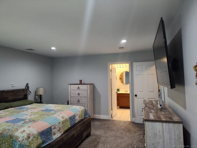 3 Cedar Ln Extension, Norwich, CT 06360