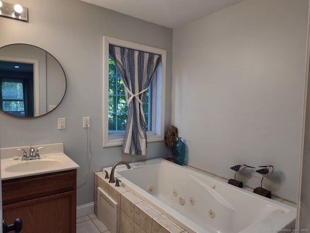3 Cedar Ln Extension, Norwich, CT 06360