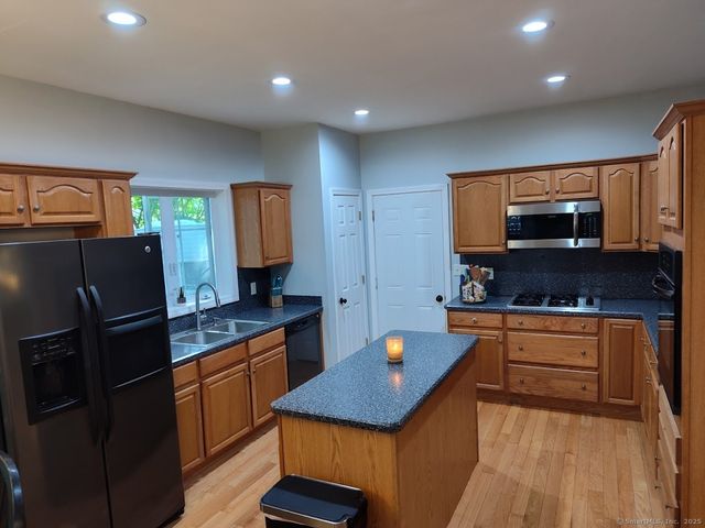 3 Cedar Ln Extension, Norwich, CT 06360