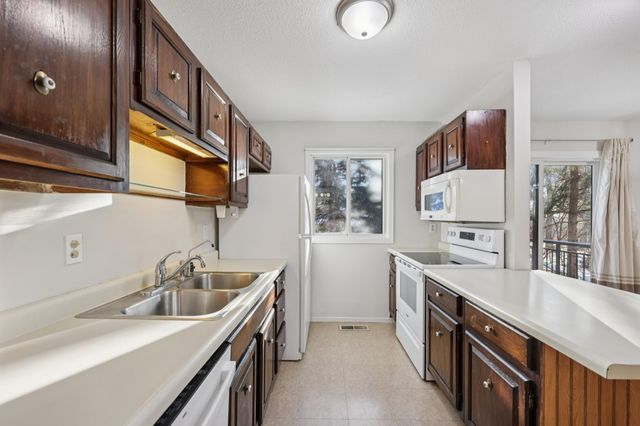 13621 Heather Hills Drive, Burnsville, MN 55337