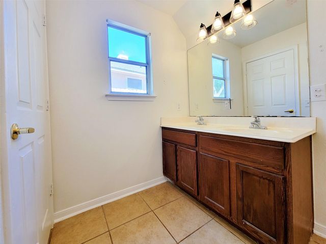 7400 Muffin DR, Austin, TX 78724