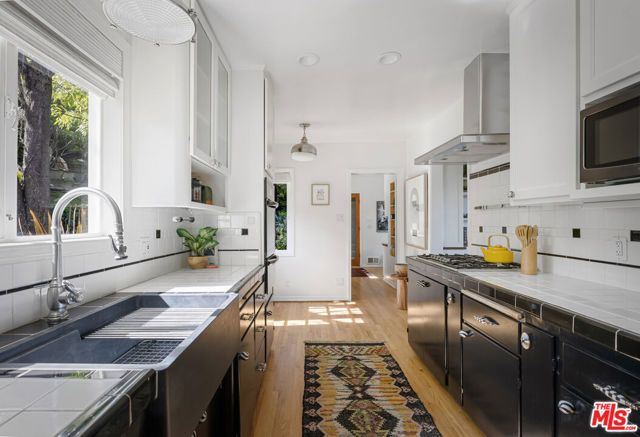 4900 Glenalbyn Drive, Los Angeles, CA 90065