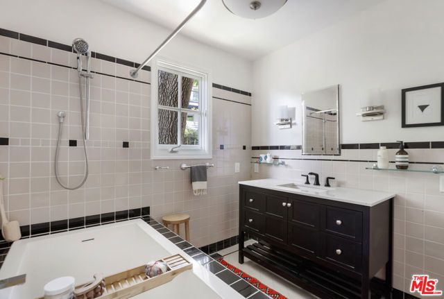 4900 Glenalbyn Drive, Los Angeles, CA 90065