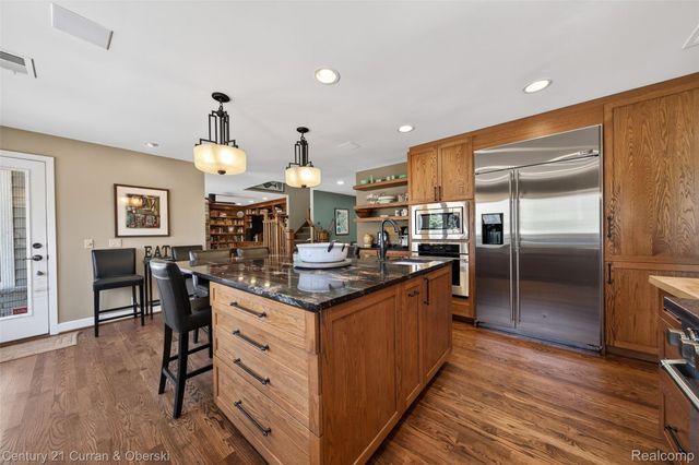 6130 Idlewyle Road, Bloomfield Hills, MI 48301