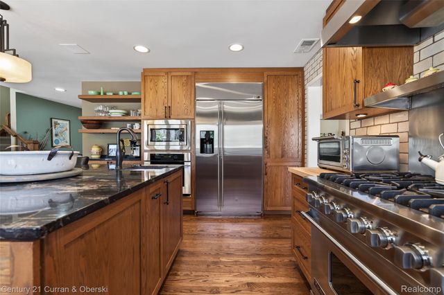 6130 Idlewyle Road, Bloomfield Hills, MI 48301