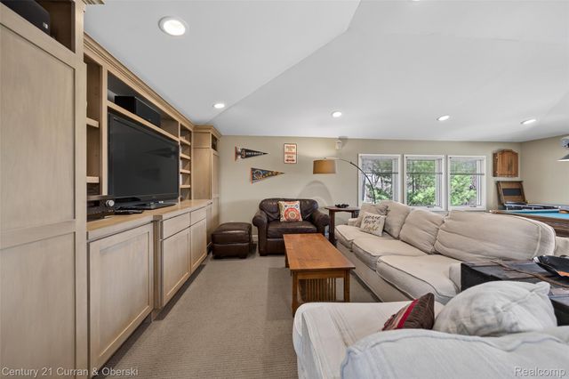6130 Idlewyle Road, Bloomfield Hills, MI 48301