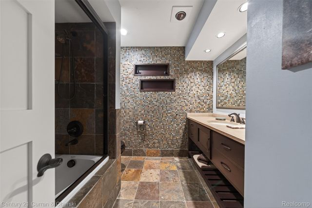 6130 Idlewyle Road, Bloomfield Hills, MI 48301