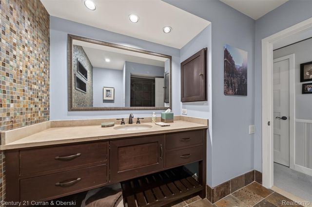 6130 Idlewyle Road, Bloomfield Hills, MI 48301