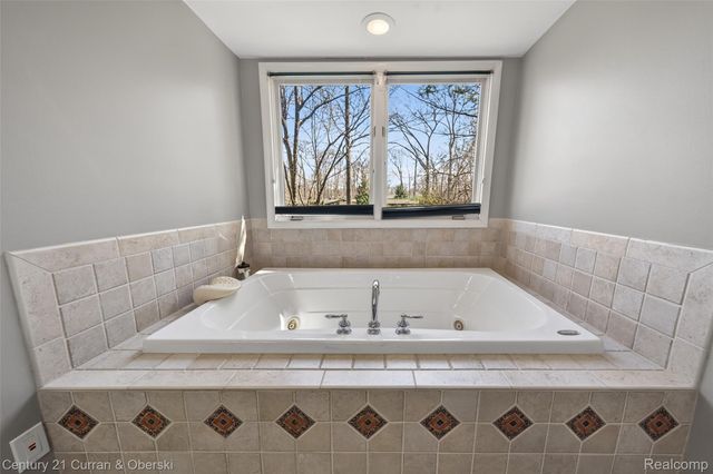 6130 Idlewyle Road, Bloomfield Hills, MI 48301