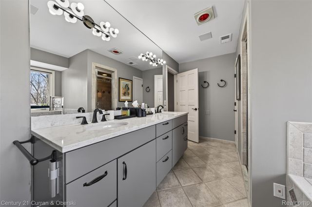 6130 Idlewyle Road, Bloomfield Hills, MI 48301